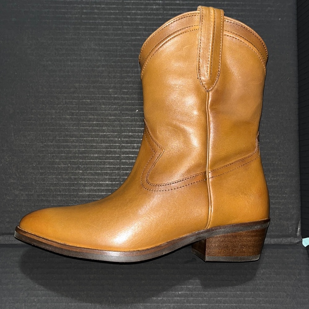 Women boots, Color Tan, Heel : 1.75'’ shaft 8.5’